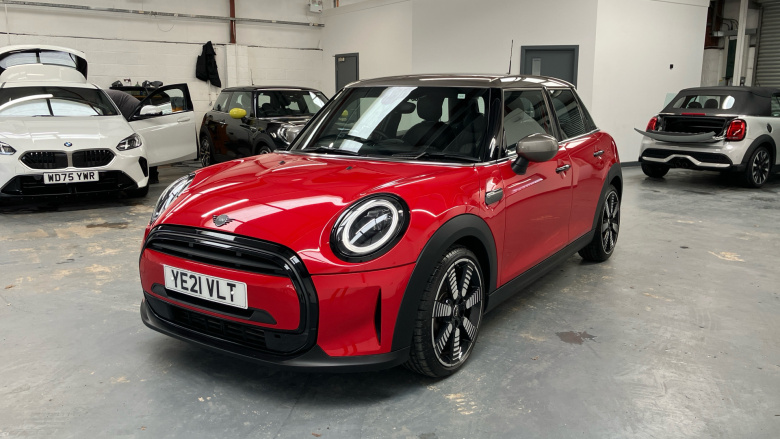 MINI Hatchback 1.5 Cooper Exclusive 5dr Auto Petrol Hatchback
